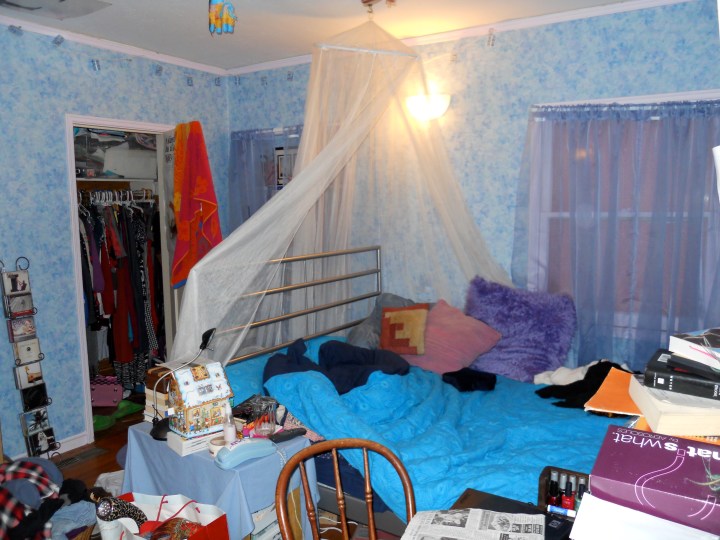 High School Bedroom | Land of Laurel