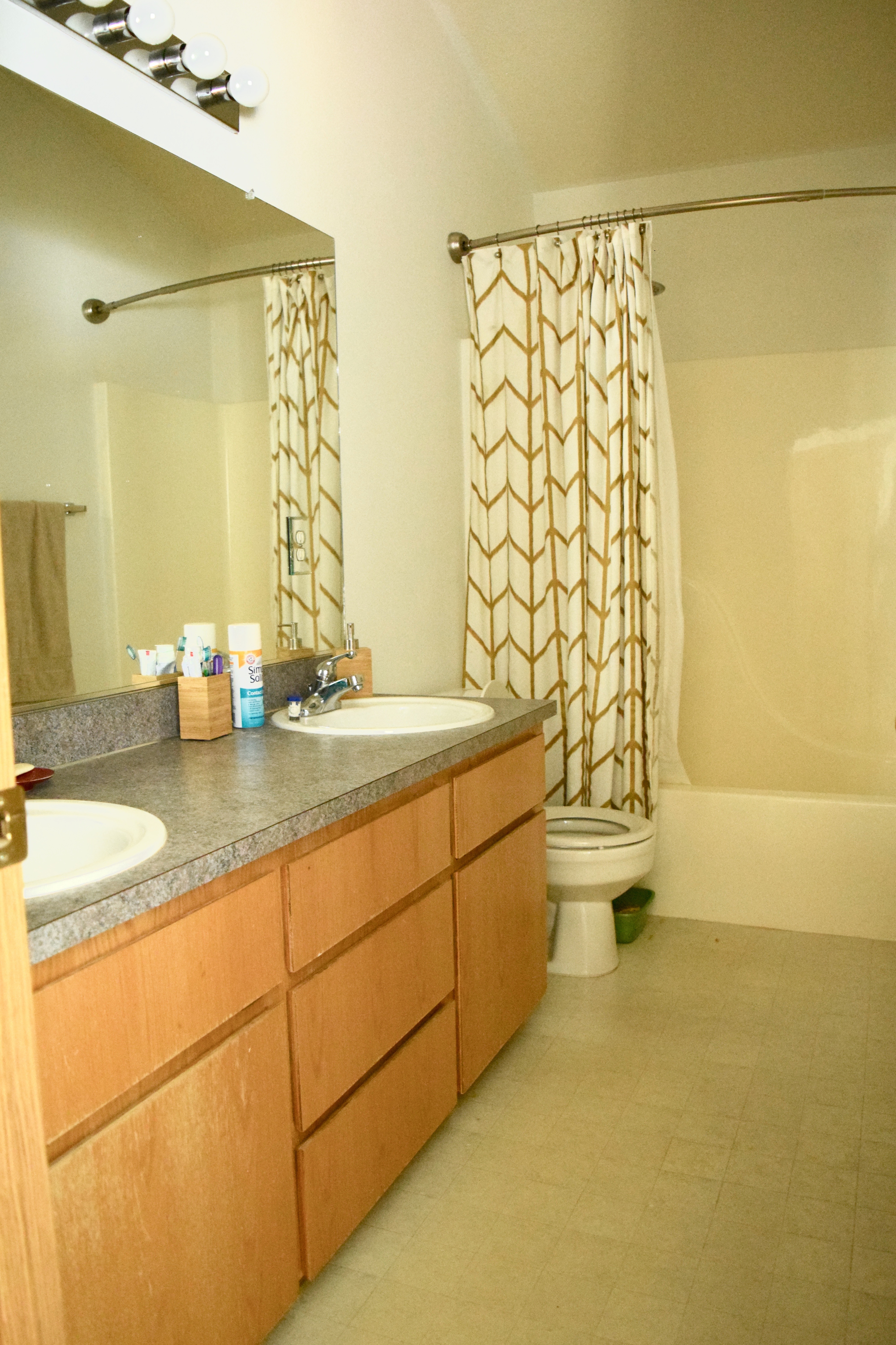 Bathroom | Land of Laurel