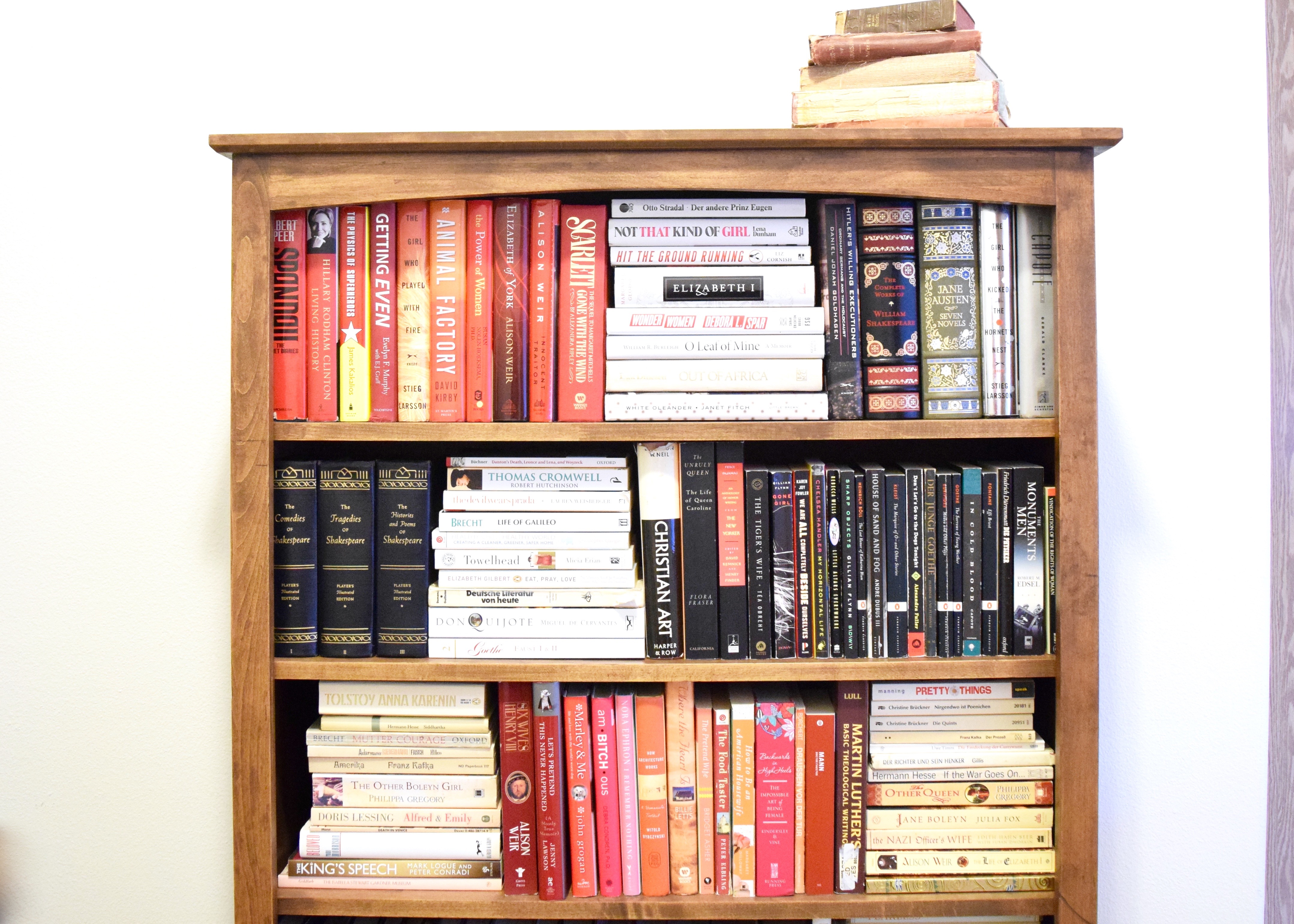 dsc_0542Styling a Bookshelf with Books | Land of Laurel