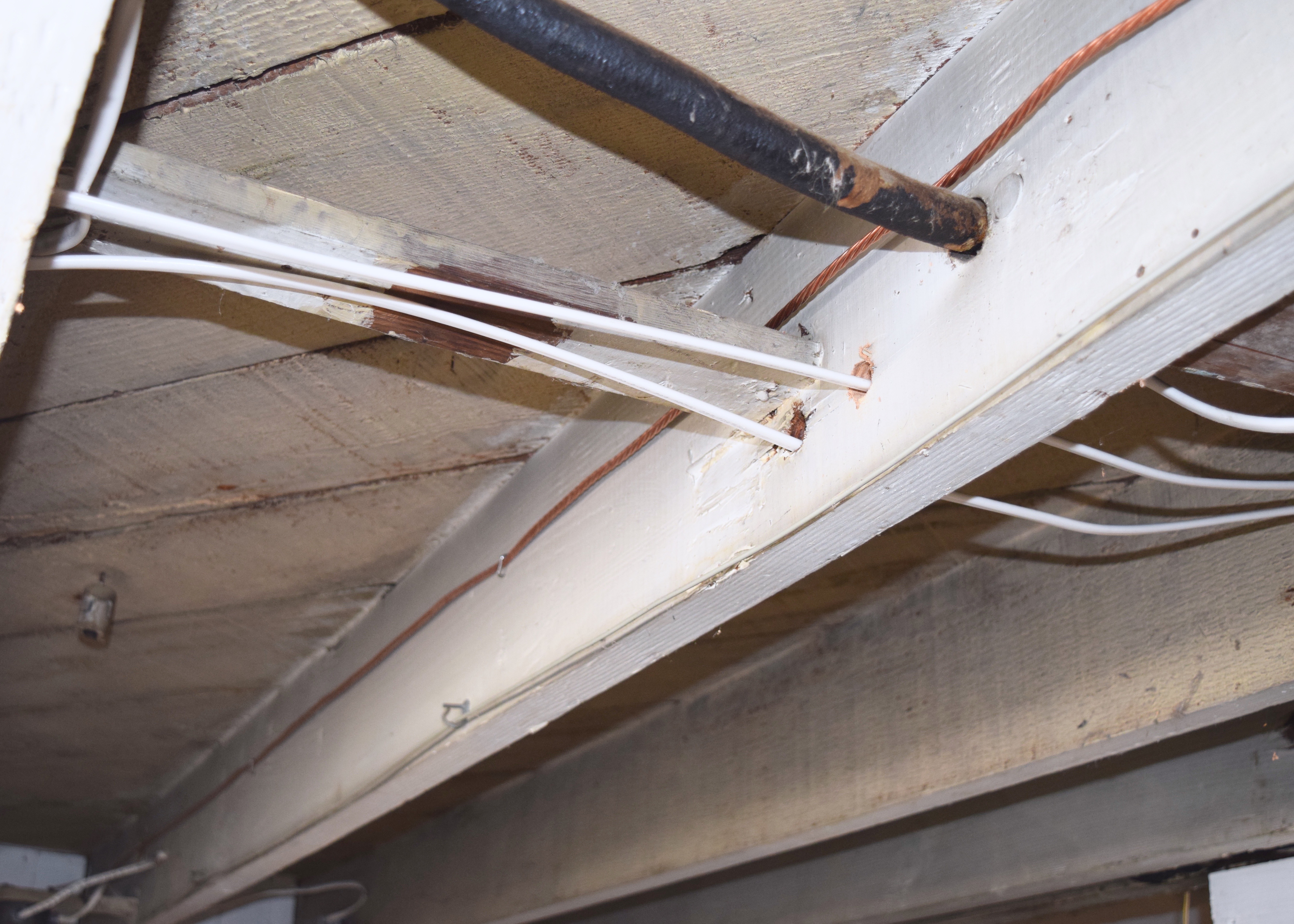 Berrybrier | Basement Ground Wire