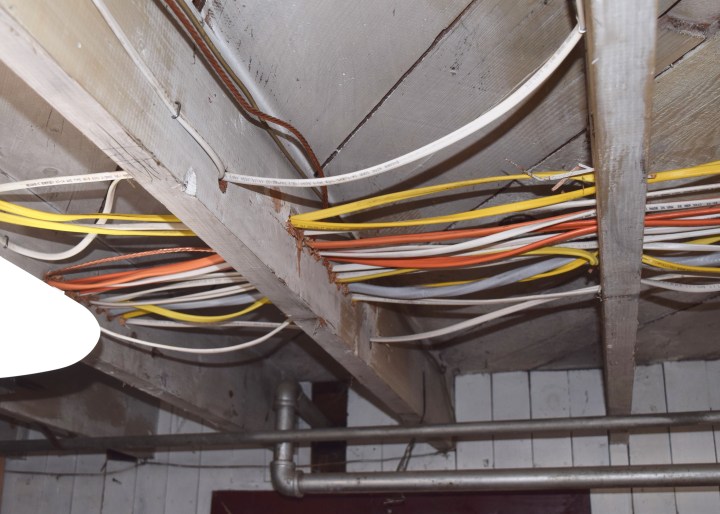 Berrybrier | Basement Wires
