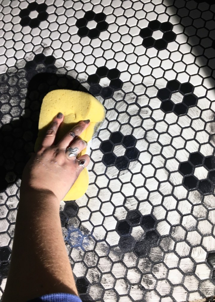 Berrybrier | Wiping Grout