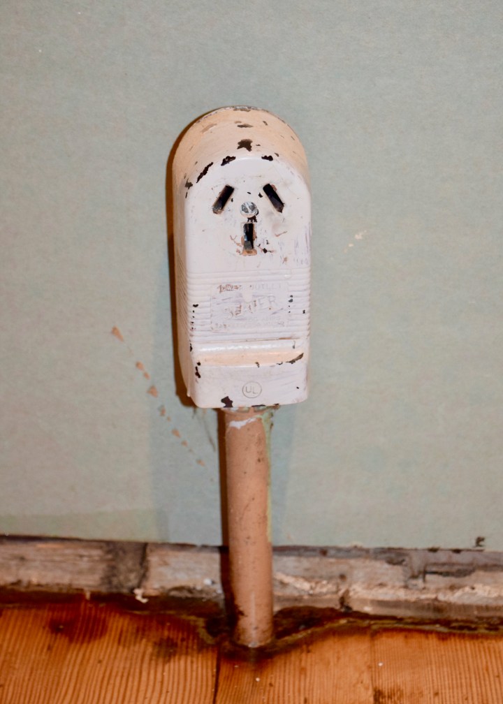 How to Change Out a 220&nbsp;Outlet