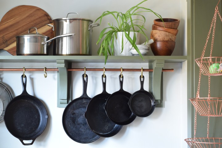 How to Build a DIY Shelf With Copper Hanging&nbsp;Bar